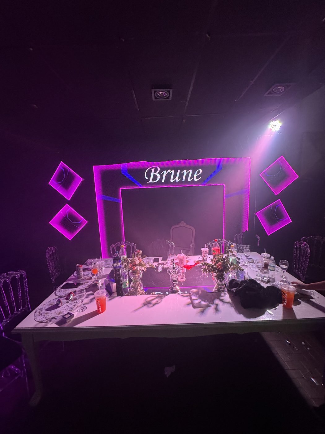 Arco LED — Evento social con setup Brune