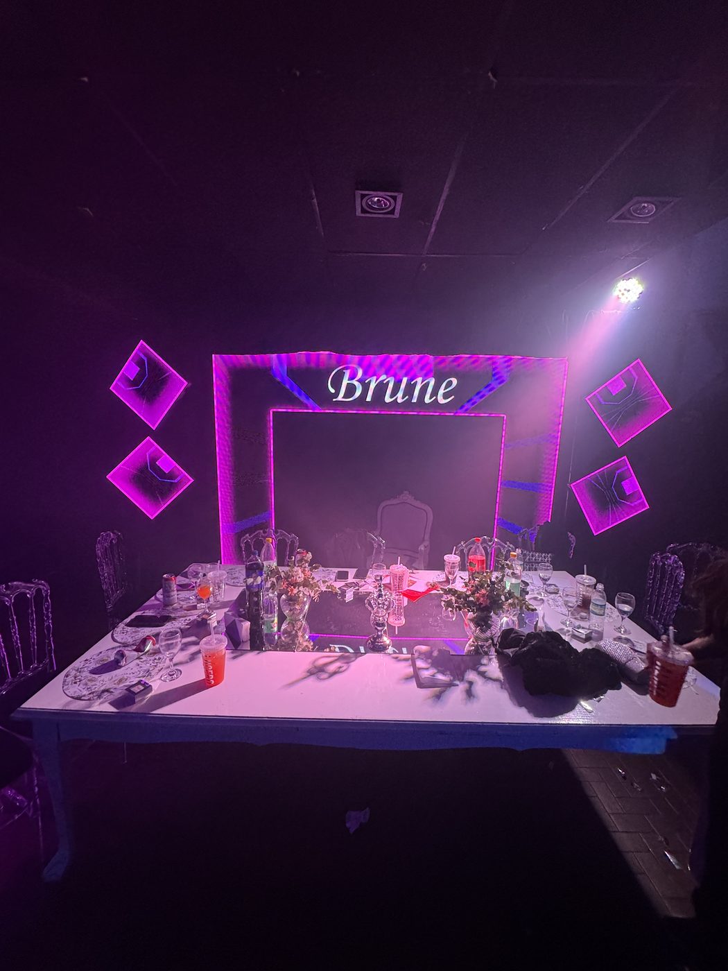 Arco LED — Detalle del setup con pantallas